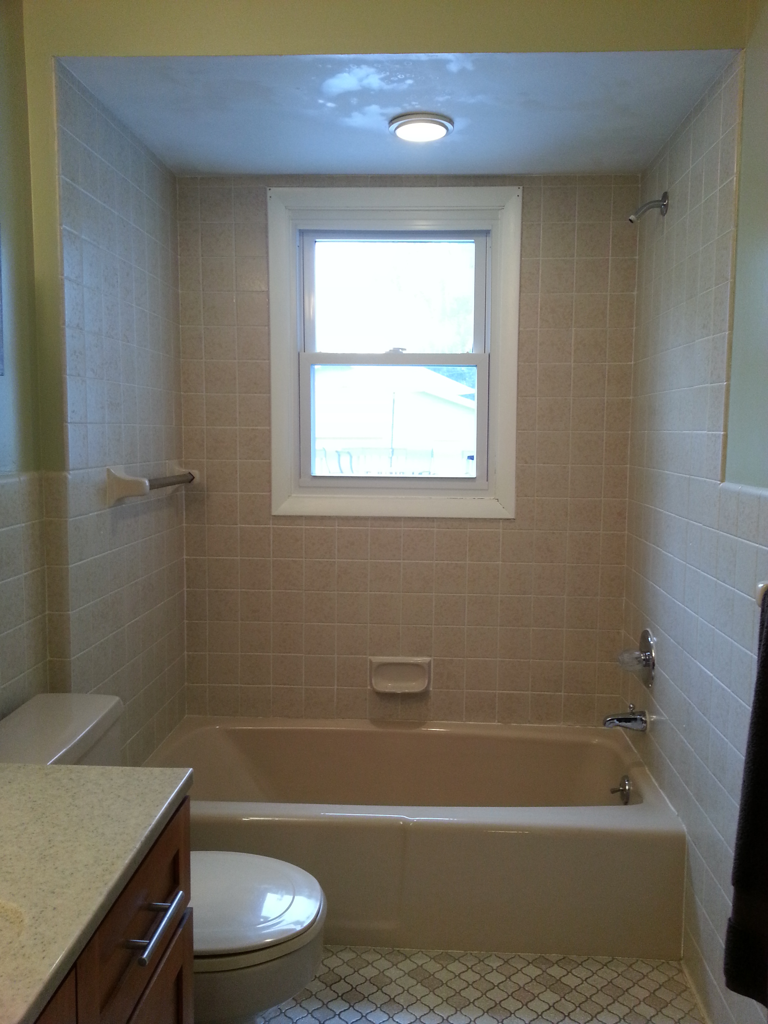 Tub Refinish Madeira Granite Walls 