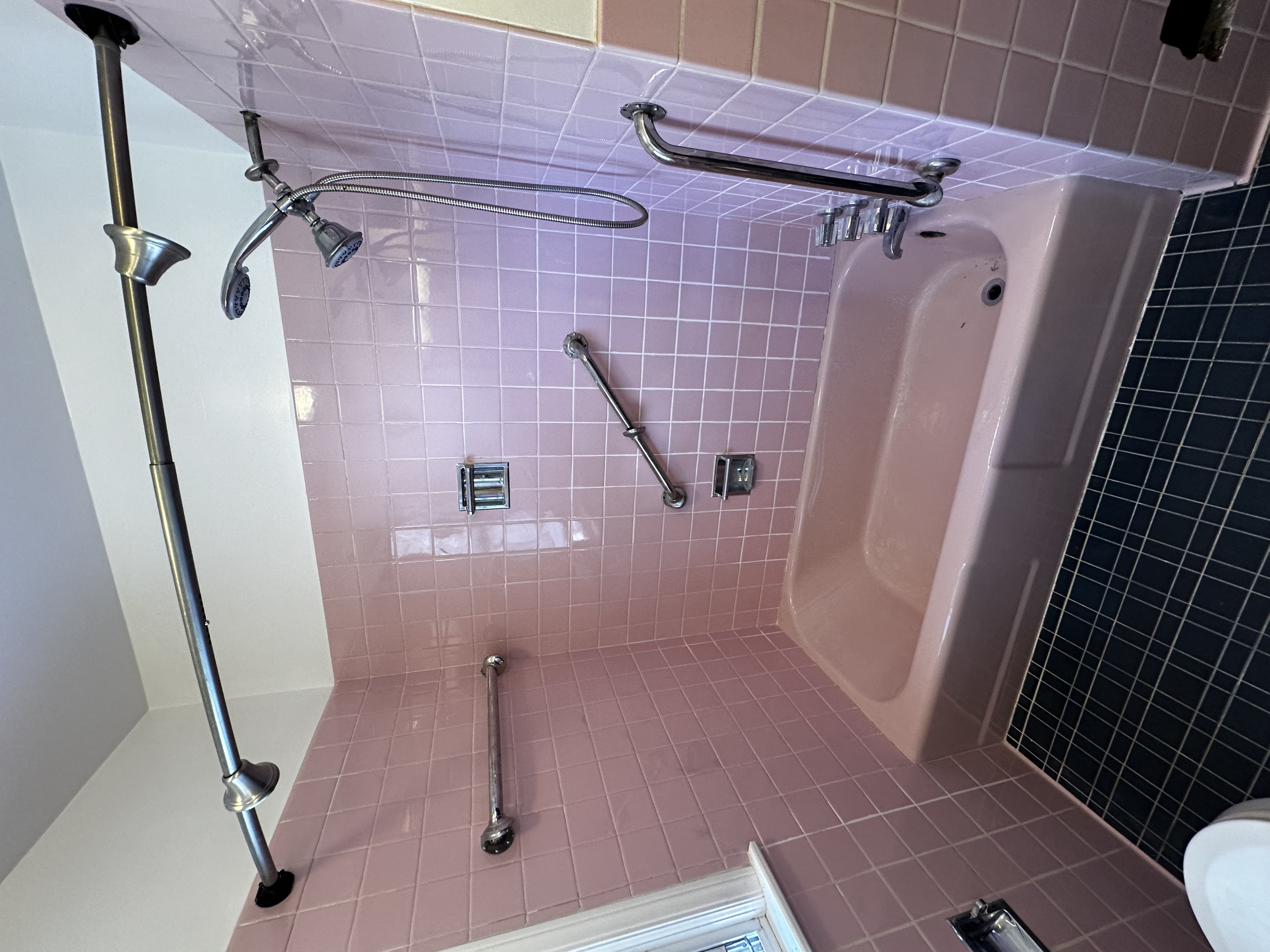 Pink Tub Refinish Before 